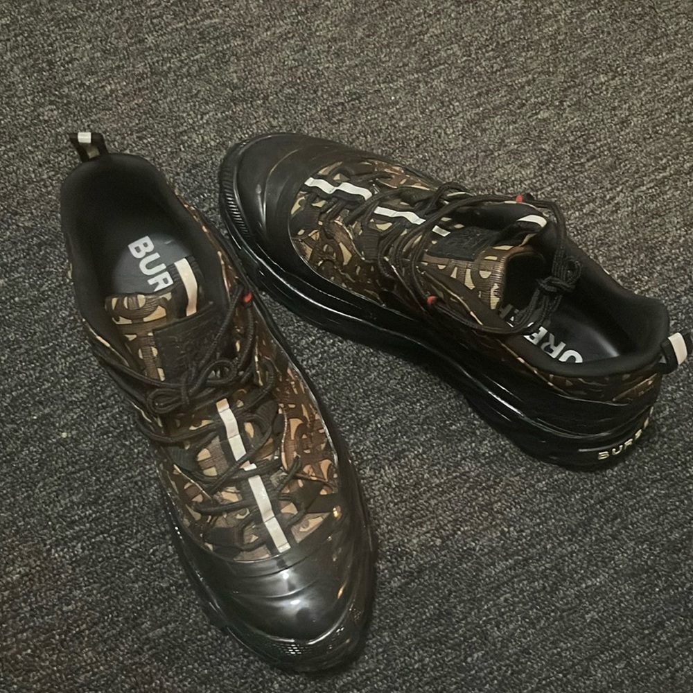 Mint condition Burberry negotiated price or take trades